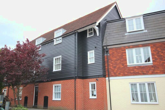 3 Bedroom Flat To Rent In Station Road West, Canterbury, CT2