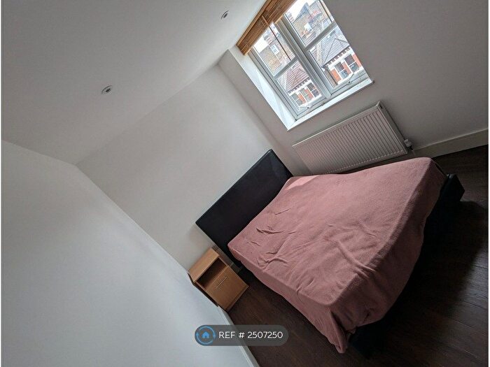 2 Bedroom Flat To Rent In Coleridge Road, London, N8