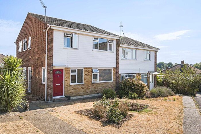 2 Bedroom Maisonette For Sale In Gresham Close, Bexley, DA5