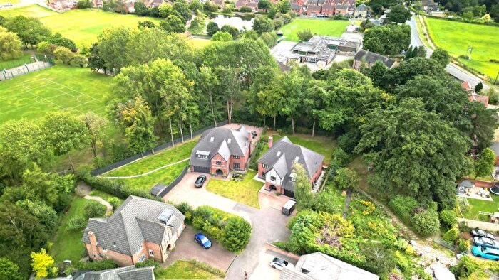 5 Bedroom Detached House For Sale In Hillhouse Court, Wingerworth, Chesterfield, S42