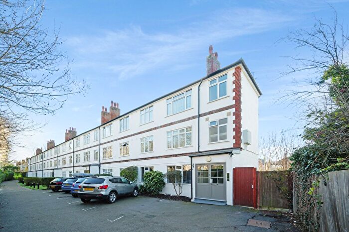 2 Bedroom Flat For Sale In Martin Way, Morden, SM4