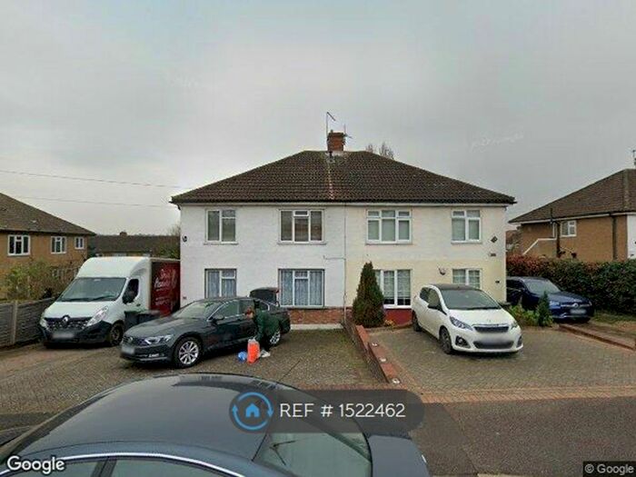 2 Bedroom Maisonette To Rent In Barncroft Close, Loughton, IG10