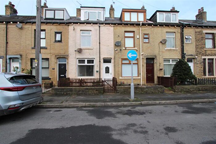 3 Bedroom Terraced House To Rent In Melford Street, Tong Street, Bradford, BD4