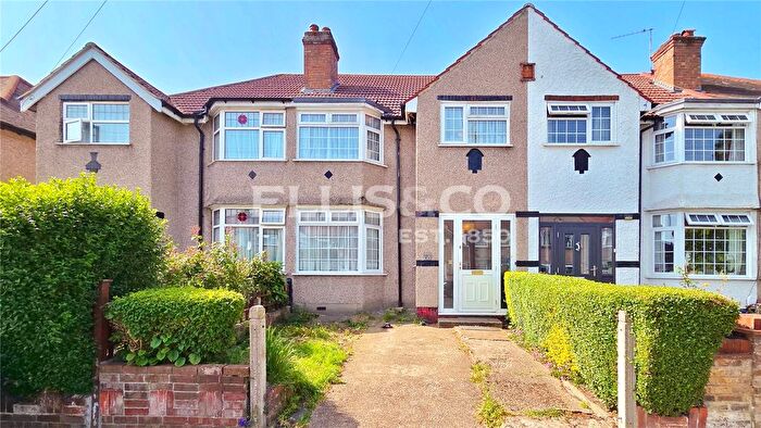 3 Bedroom Terraced House For Sale In Lyndhurst Road, Greenford, UB6