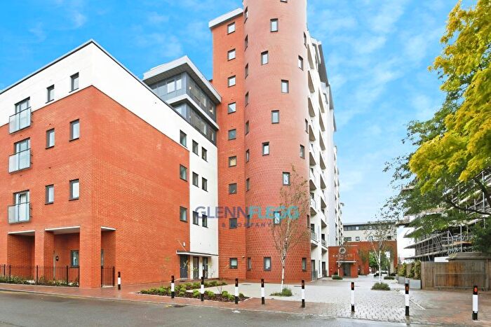 2 Bedroom Flat To Rent In Grays Place, Slough, Berkshire, SL2