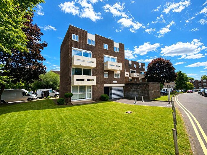 3 Bedroom Apartment To Rent In Beech Vale, Woking, Surrey, GU22