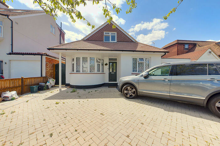 4 Bedroom Detached House To Rent In Hawthorne Avenue, Ruislip, HA4