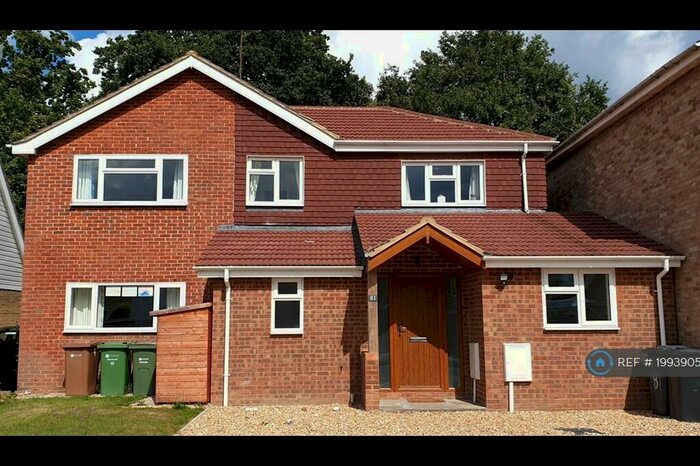 4 Bedroom Detached House To Rent In Collingwood Crescent, Guildford, GU1