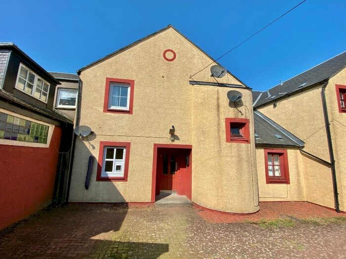 2 Bedroom Flat To Rent In Kirk Street, Strathaven, South Lanarkshire, ML10