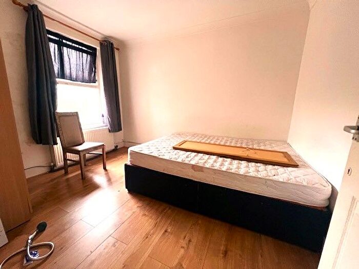 4 Bedroom Maisonette To Rent In Promenade Mansions The Promenade, Edgware, HA8