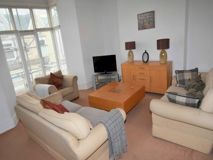3 Bedroom Flat To Rent In Gwydr Crescent, Uplands, Swansea, SA2