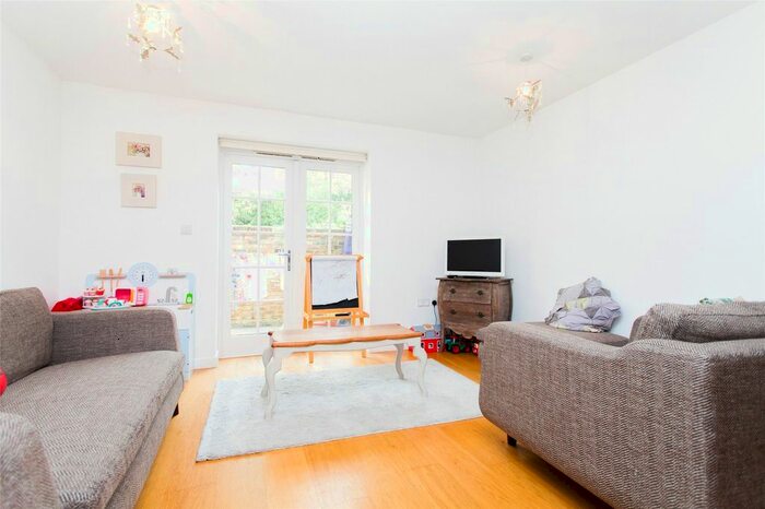 2 Bedroom Detached House To Rent In Victoria Park Road, South Hackney, London, E9