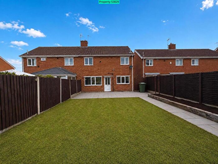 3 Bedroom Semi-Detached House For Sale In Thompson Avenue, Harworth, Doncaster, DN11