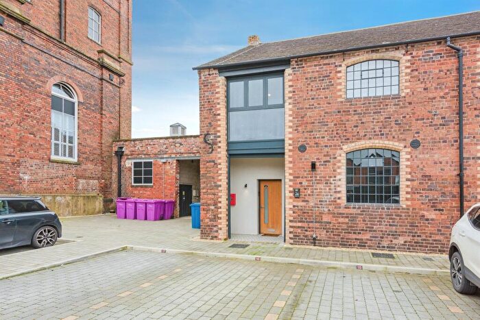 3 Bedroom Terraced House For Sale In Tolson Court, Fazeley, Tamworth, B78