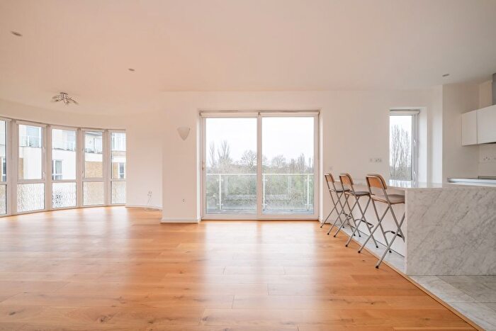 2 Bedroom Flat To Rent In Melliss Avenue, Kew, Richmond, TW9