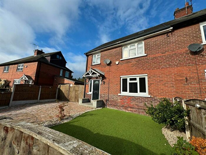 3 Bedroom Semi-Detached House To Rent In Woodlands Drive, Morley, Leeds, West Yorkshire, LS27