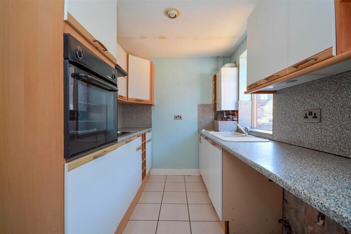 3 Bedroom Terraced House For Sale In Queens Road, Morley, Leeds, LS27