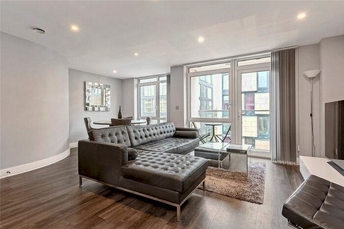 2 Bedroom Flat To Rent In Ermin Apartments, Goswell Road, Clerkenwell, London, EC1V