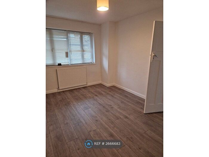 1 Bedroom Flat To Rent In Essex Mansions, London, E11