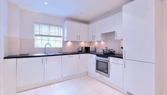 2 Bedroom Flat To Rent In Fulham Road, Chelsea, SW3