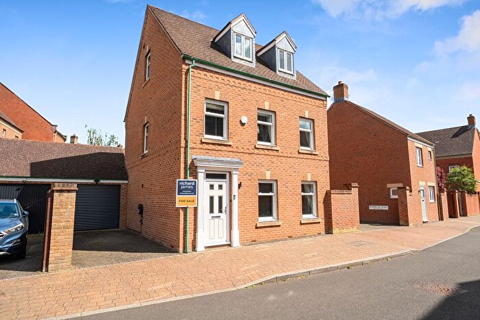 4 Bedroom Detached House For Sale In Cosdon Road, East Wichel, Swindon, SN1