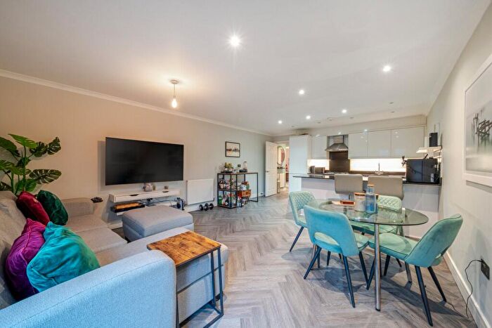 3 Bedroom Flat For Sale In Orchard Avenue, Shirley, Croydon, CR0