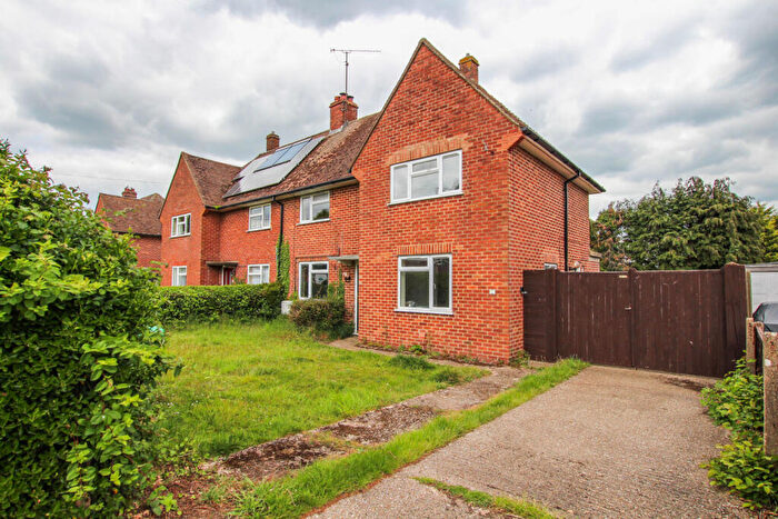 3 Bedroom Semi Detached House For Sale In Englefield Road, Theale, Reading, Berkshire, RG7