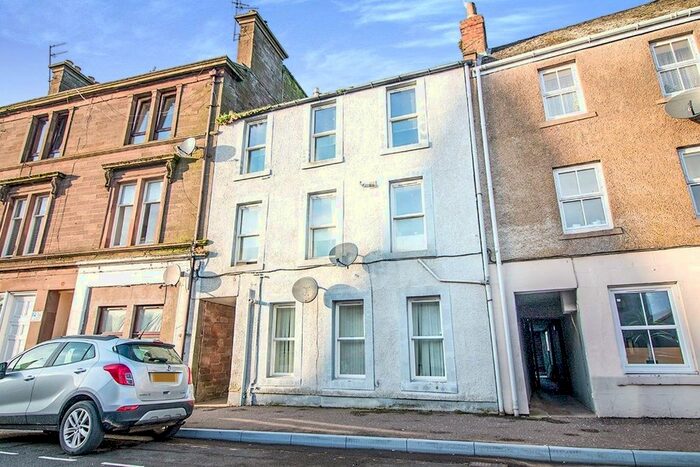 2 Bedroom Flat To Rent In Castle Street, Montrose, Angus, DD10