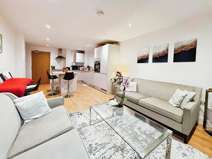 2 Bedroom Flat To Rent In Mabgate, Leeds, West Yorkshire, Uk, LS9