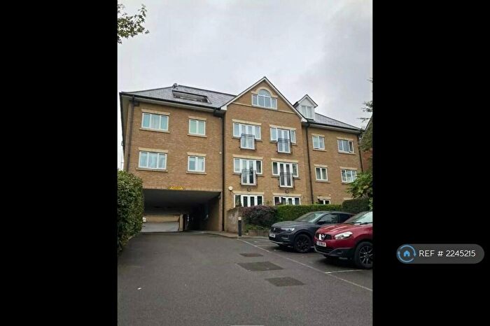 2 Bedroom Flat To Rent In Spinnaker Court, Greenhithe, DA9