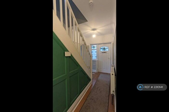 3 Bedroom Semi-Detached House To Rent In Ghyll Wood Drive, Bingley, BD16