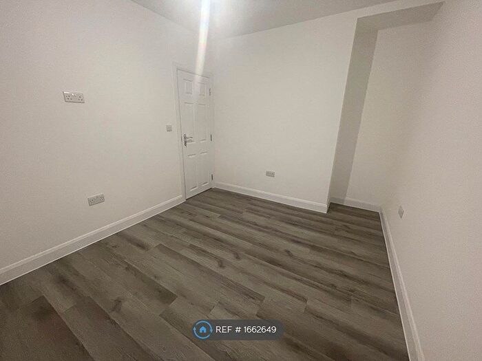 5 Bedroom Terraced House To Rent In Liverpool Road, Reading, RG1