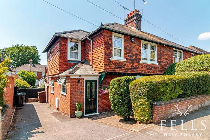 3 Bedroom Semi-Detached House For Sale In Quomp, Ringwood, BH24