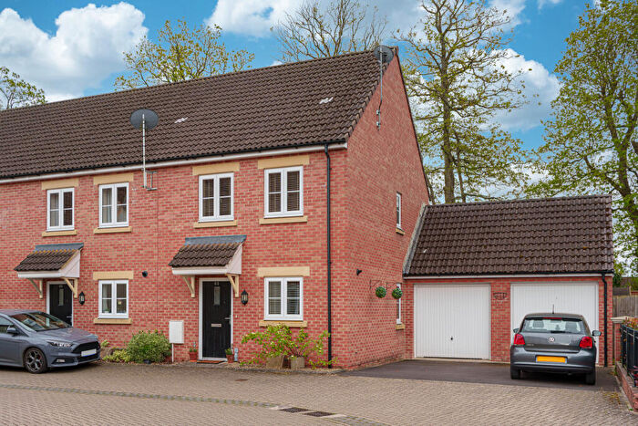 3 Bedroom End Of Terrace House For Sale In Barons Crescent, Trowbridge, BA14