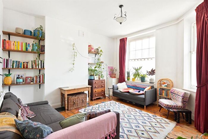 2 Bedroom Flat For Sale In Kenbury Street, London, SE5