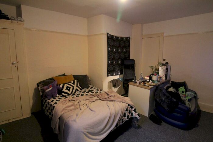 8 Bedroom Flat To Rent In Kings Road, BN1