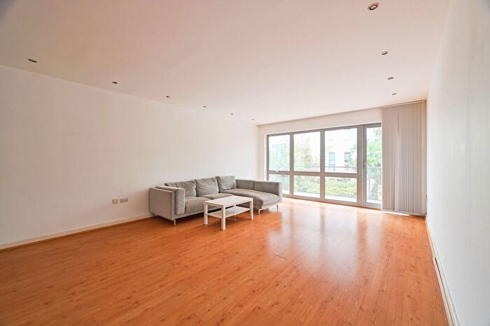 2 Bedroom Flat For Sale In Wick Lane, Bow, London, E3