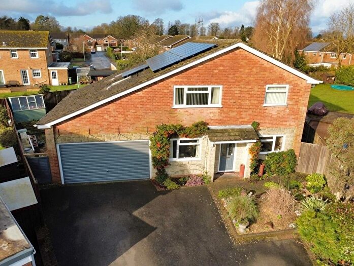 5 Bedroom Detached House For Sale In Cheviot Close, Newbury, RG14