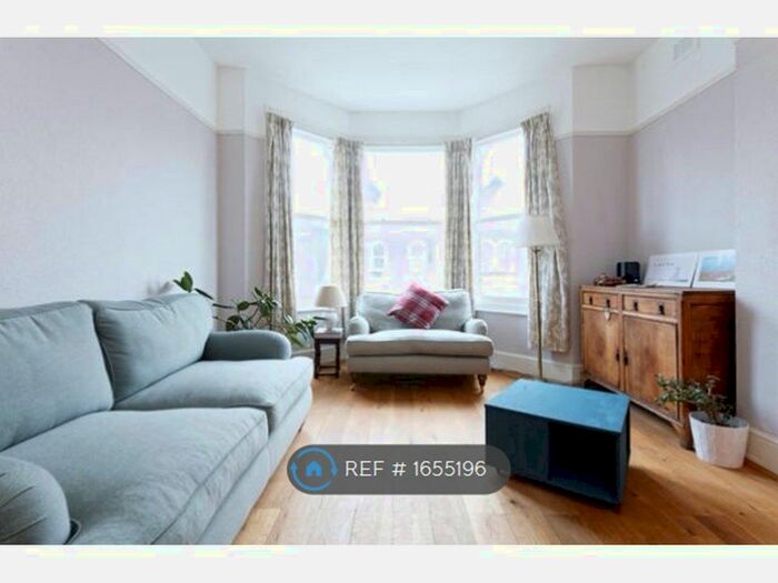 2 Bedroom Flat To Rent In Hither Green, London, SE13