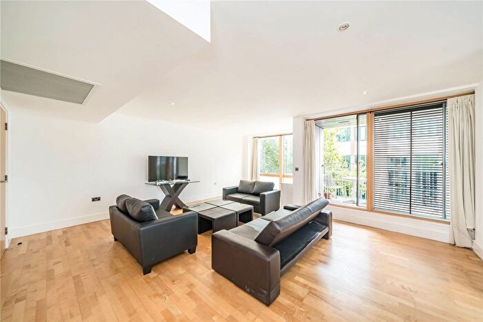 3 Bedroom Flat To Rent In Cranbrook House, Westminster, London, SW1P