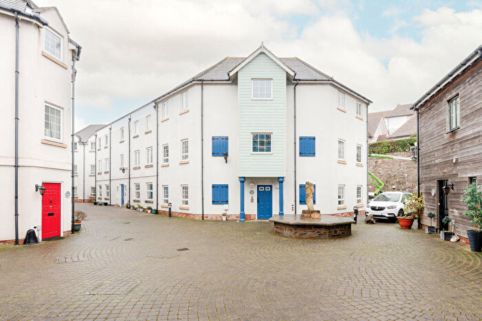2 Bedroom Flat For Sale In Eastcliff, Portishead, BS20