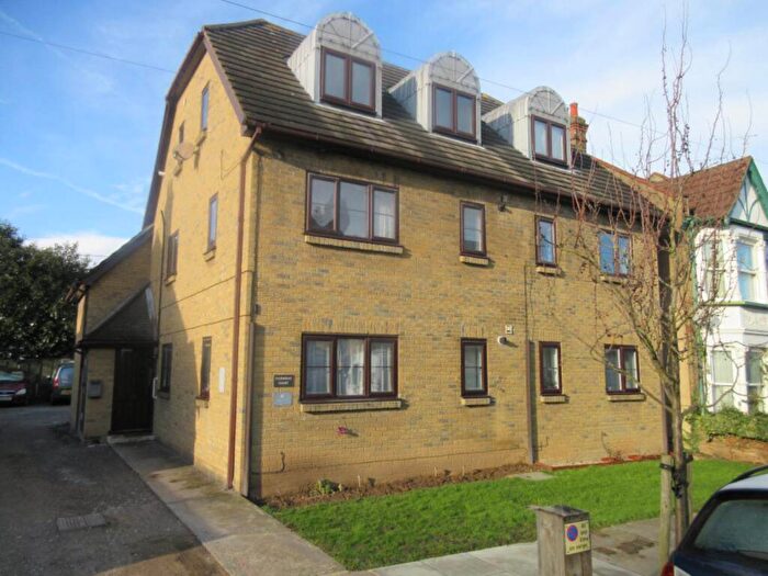 1 Bedroom Flat To Rent In Fairmead Avenue, Westcliff On Sea, SS0