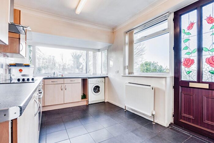 2 Bedroom Bungalow For Sale In Lulworth Avenue, Leeds, LS15