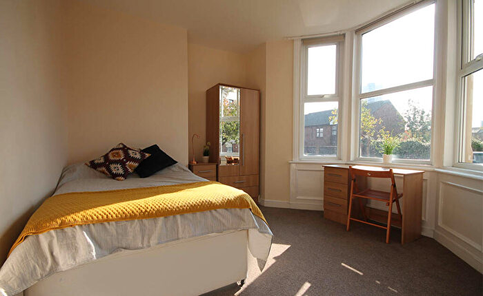 3 Bedroom Flat To Rent In Grantham Road, Newcastle Upon Tyne, NE2