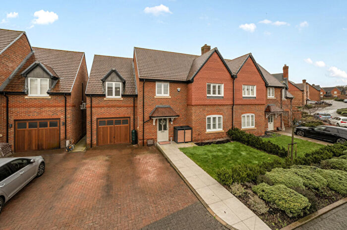 5 Bedroom Semi Detached House For Sale In Honeysuckle Copse, Warfield, Bracknell, Berkshire, RG42