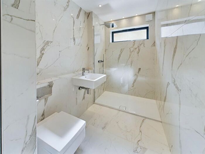 1 Bedroom Flat For Sale In Brondesbury Park, London, NW6