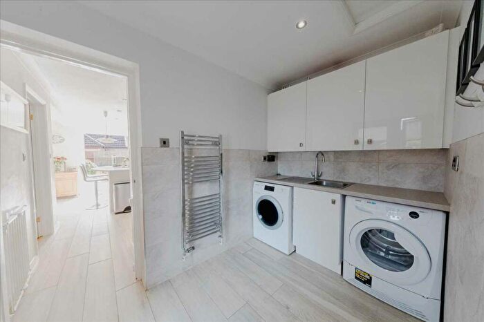 4 Bedroom Detached House For Sale In Abraham Close, Willen Park, Milton Keynes, MK15