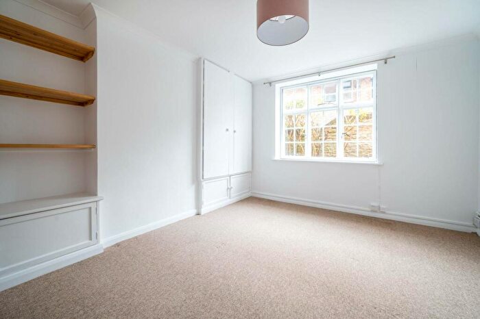 1 Bedroom Flat To Rent In Condor Court, Guildford, GU2