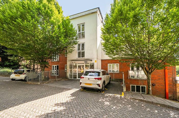 1 Bedroom Flat For Sale In Walker House, Partridge Knoll, Purley, CR8