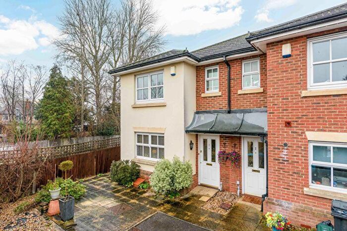 3 Bedroom Semi Detached House For Sale In Kings Gate, Addlestone, KT15